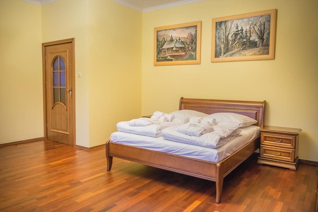 Victoria Cechini Hotel Krynica Cameră foto
