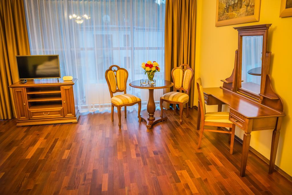 Victoria Cechini Hotel Krynica Cameră foto